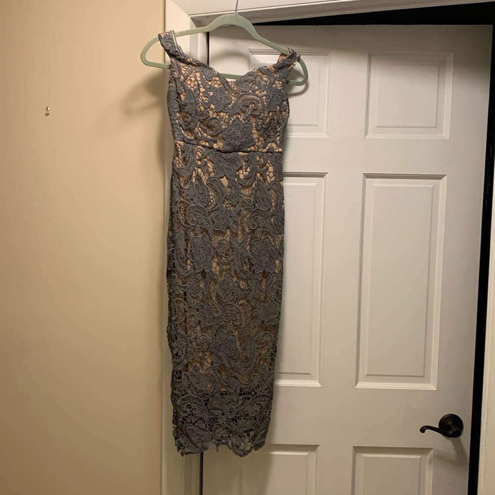 Beautiful lace midi dress!
